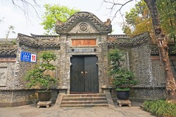 Chengdu Lazybones Hostel - The nearby Wenshu monastery and the Folk and Cultural street Wenshufang